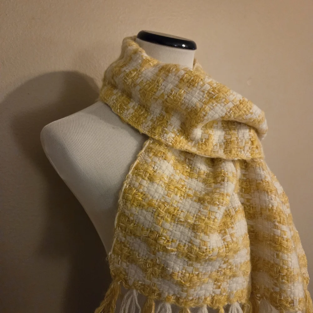 BANANA REPUBLIC Vintage Yellow Off White Lambswool Fringed‎ Check Scarf Women's